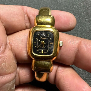 Vintage Gruen Precision Quartz Womens Watch Mini Cuff Gold Tone Working
